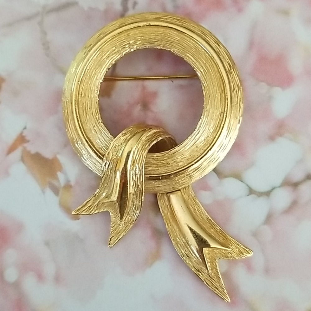 Vintage Mid Century Signed MONET Goldtone Bow Brooch Pin - Picture 11 of 14